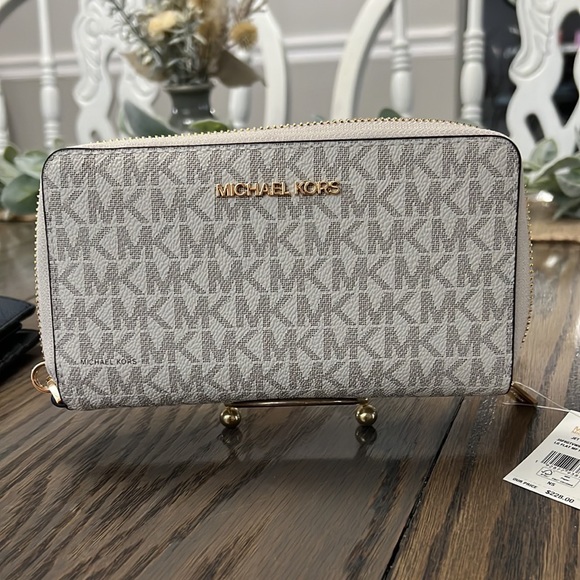 Michael Kors 2-pc SET-NEW. Leather Gilly Large tote and wallet - Picture 5 of 8